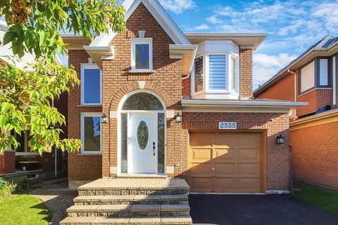 2555 Strathmore Cres, Mississauga, ON L5M 5L1