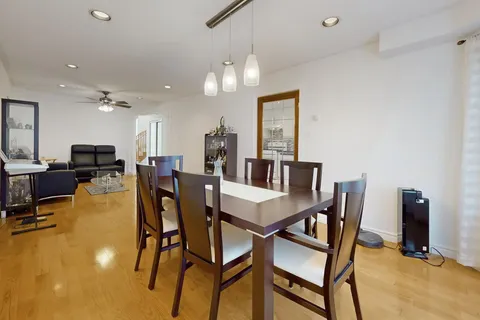 2555 Strathmore Cres, Mississauga, ON L5M 5L1