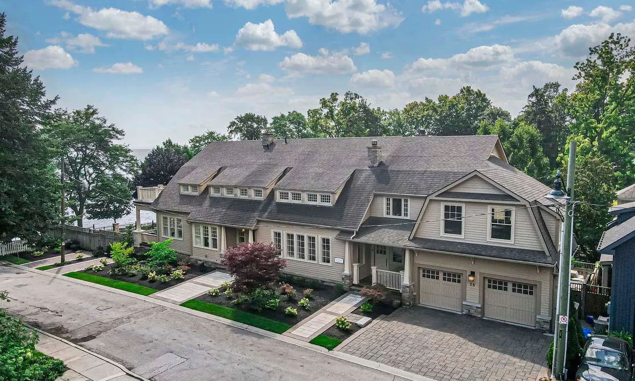 26 Trafalgar Rd, Oakville, ON L6J 3E7