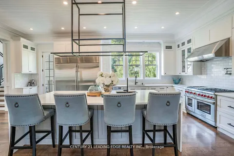 26 Trafalgar Rd, Oakville, ON L6J 3E7