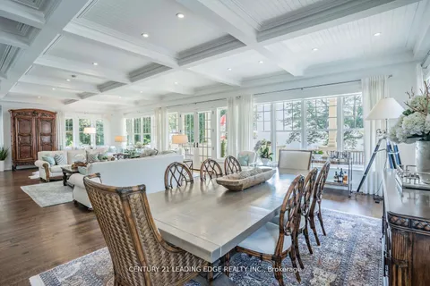 26 Trafalgar Rd, Oakville, ON L6J 3E7