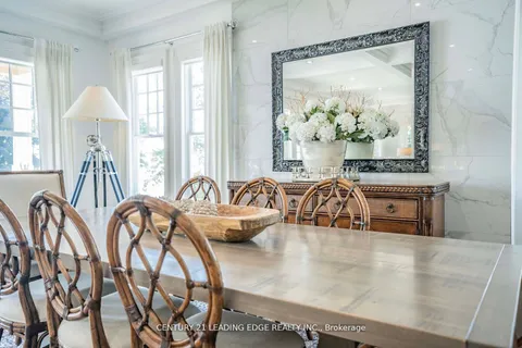 26 Trafalgar Rd, Oakville, ON L6J 3E7