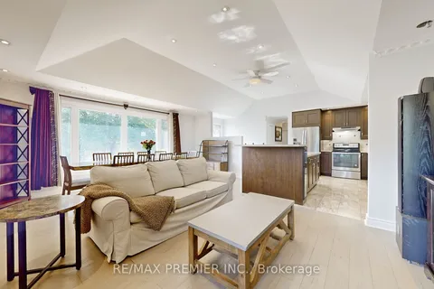 64 Alhart Dr, Toronto, ON M9V 2N4