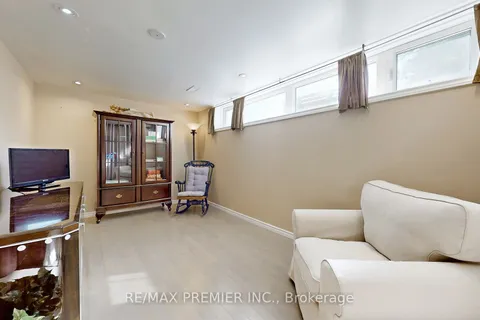 64 Alhart Dr, Toronto, ON M9V 2N4