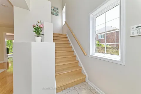 5640 Rosaline Rd, Burlington, ON L7L 6T4