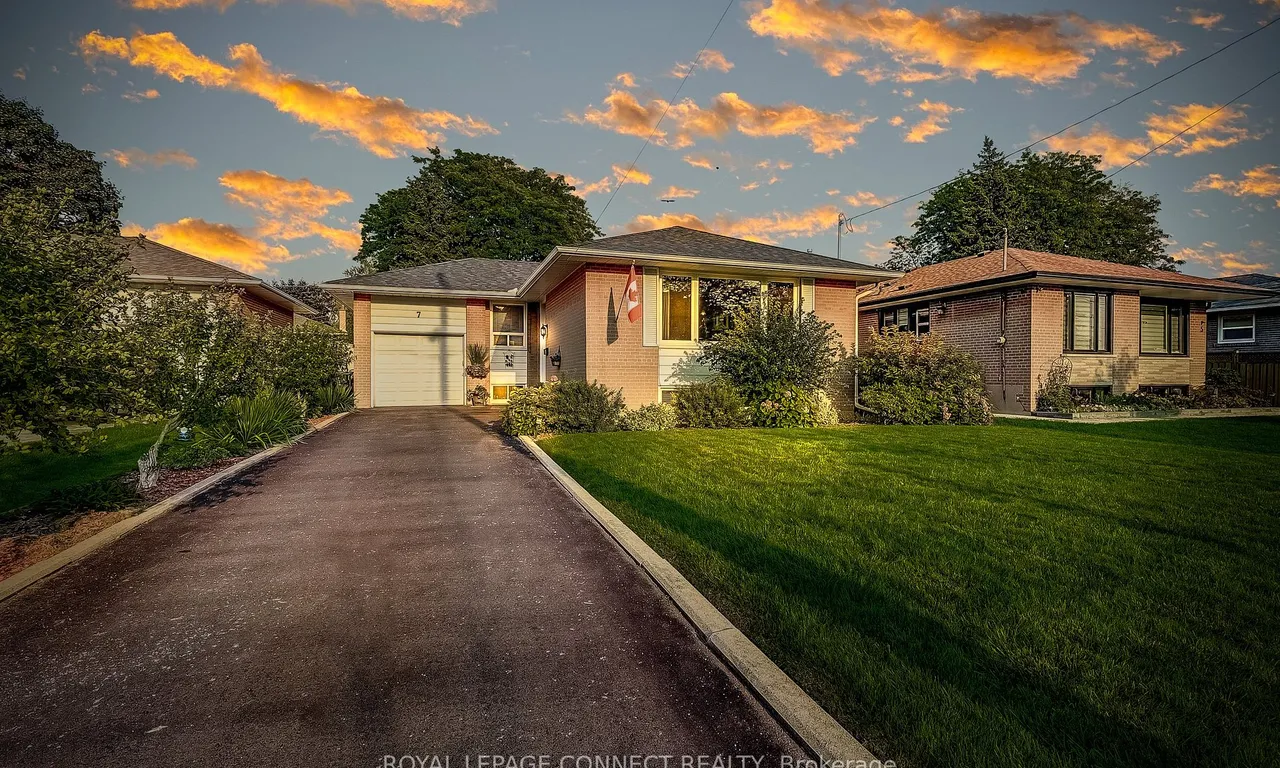 7 Lormar Dr, Toronto, ON M9B 4V7