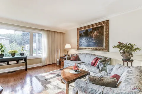 7 Lormar Dr, Toronto, ON M9B 4V7