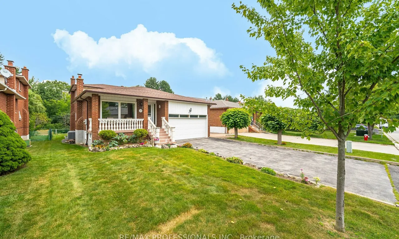 38 Leander St, Brampton, ON L6S 3M6