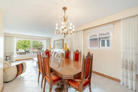 38 Leander St, Brampton, ON L6S 3M6