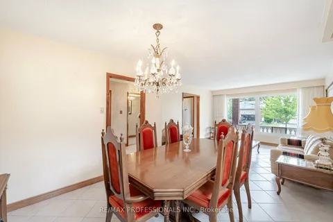 38 Leander St, Brampton, ON L6S 3M6