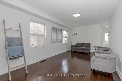 23 Hot Spring Rd, Brampton, ON L6R 3H9