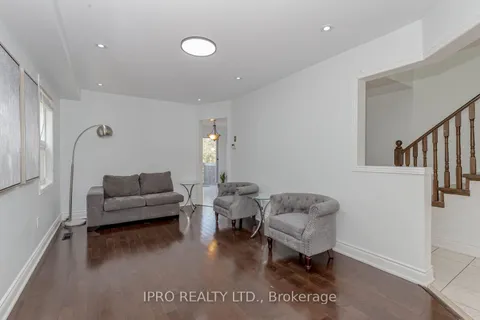 23 Hot Spring Rd, Brampton, ON L6R 3H9