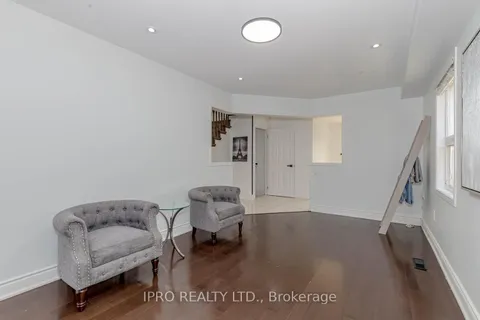 23 Hot Spring Rd, Brampton, ON L6R 3H9