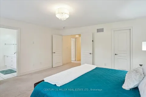 3083 Streamwood Passage, Oakville, ON L6H 0S8