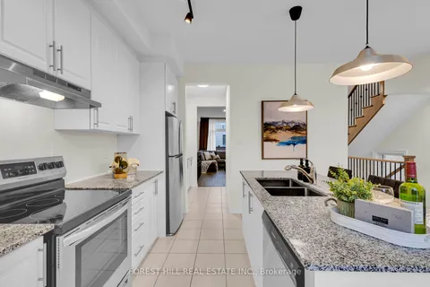 31 Queenpost Dr, Brampton, ON L6Y 6L2