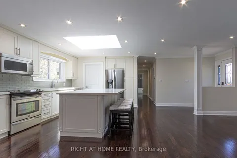 5247 Spruce Ave, Burlington, ON L7L 1N2