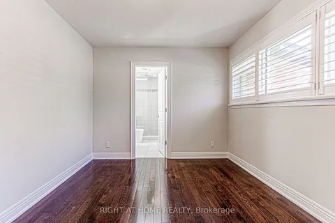 5247 Spruce Ave, Burlington, ON L7L 1N2