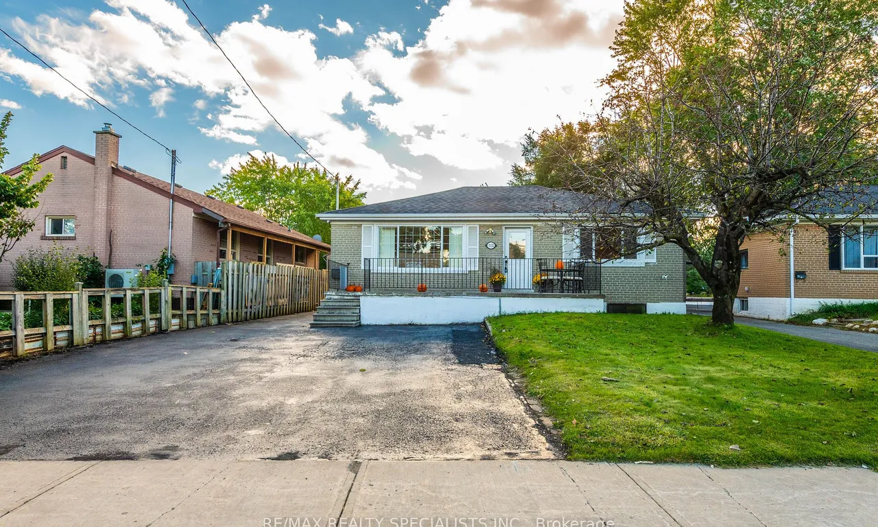 7132 Honeysuckle Ave, Mississauga, ON L4T 2R2