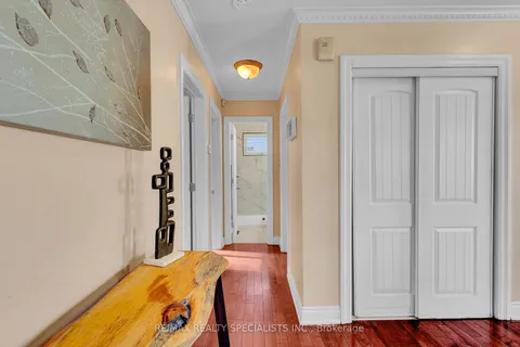 7132 Honeysuckle Ave, Mississauga, ON L4T 2R2