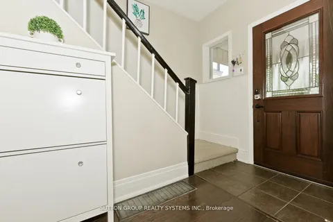 34 Fairfield Ave, Toronto, ON M8W 1R7