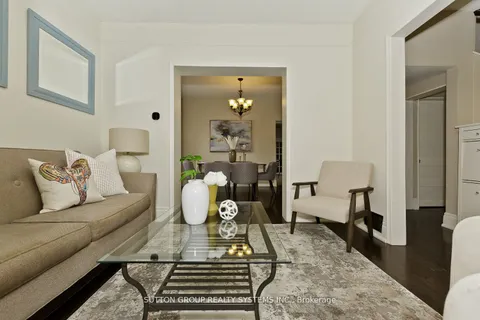 34 Fairfield Ave, Toronto, ON M8W 1R7