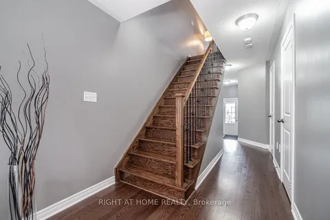 27 Pennycross Cres, Brampton, ON L7A 4M1