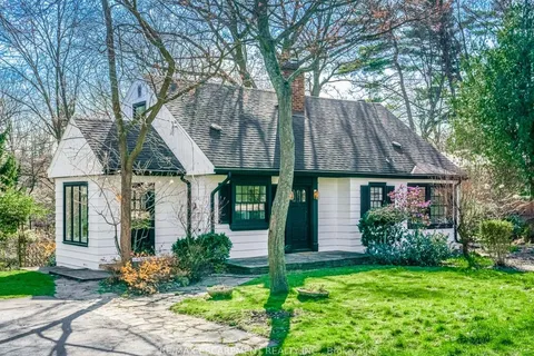 804 Shadeland Ave, Burlington, ON L7T 2M1