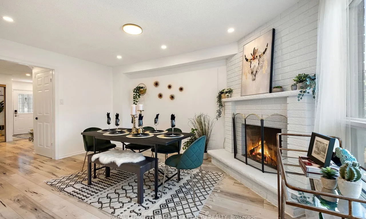 271 Lech Walesa Dr, Mississauga, ON L5B 3H3