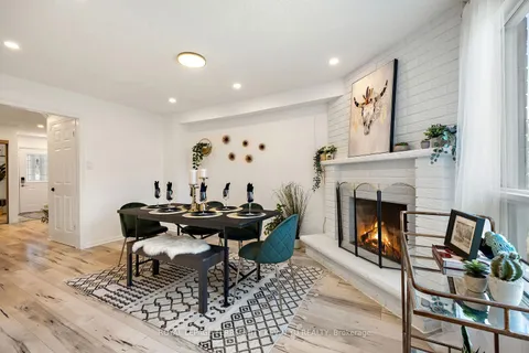 271 Lech Walesa Dr, Mississauga, ON L5B 3H3