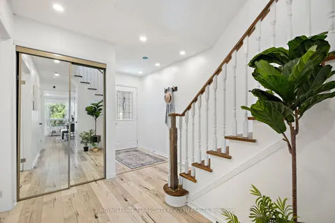 271 Lech Walesa Dr, Mississauga, ON L5B 3H3