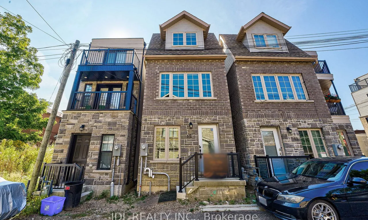 15 Justice Gdns, Toronto, ON M9N 0B5