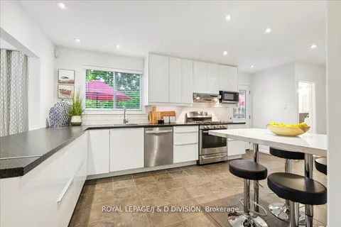 43 Clearside Pl, Toronto, ON M9C 2G7