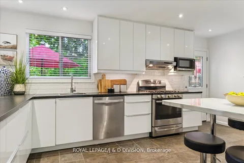 43 Clearside Pl, Toronto, ON M9C 2G7