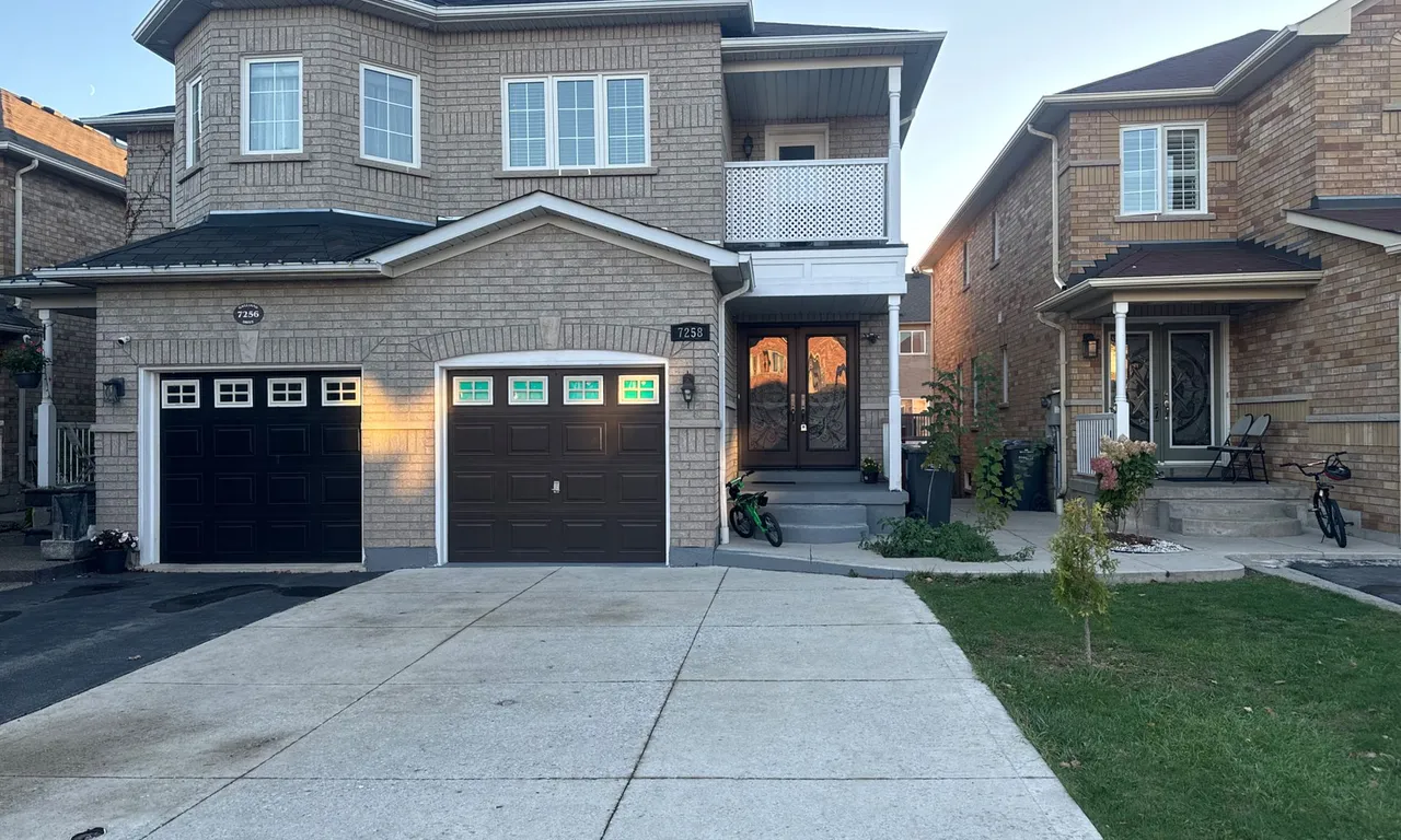 7258 Gagliano Dr, Mississauga, ON L5W 1X3