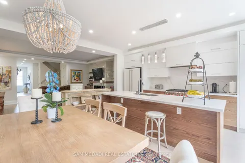 11A Maple Ave, Mississauga, ON L5H 2R9
