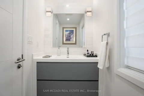 11A Maple Ave, Mississauga, ON L5H 2R9