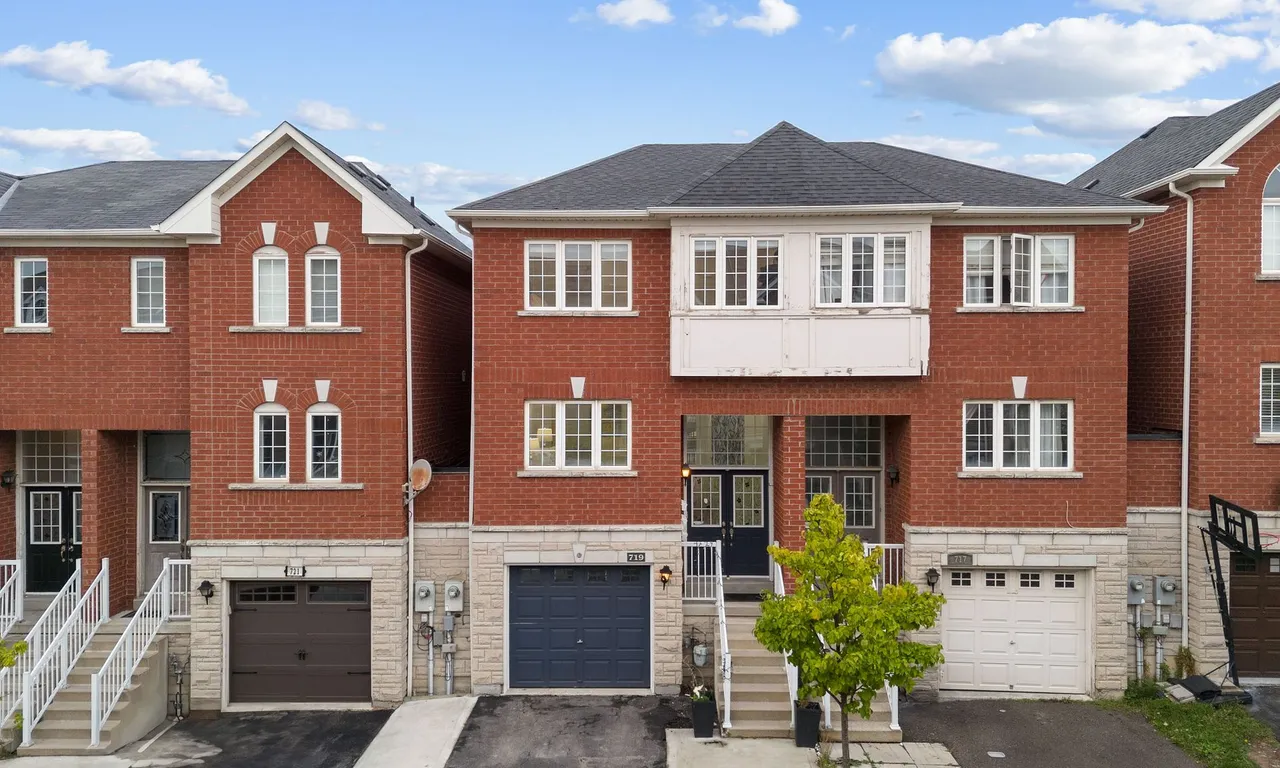 719 Horning St, Mississauga, ON L5R 0B5
