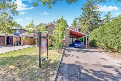 43 Faulkner Cres, Toronto, ON M9M 2B9