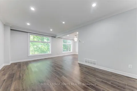 43 Faulkner Cres, Toronto, ON M9M 2B9