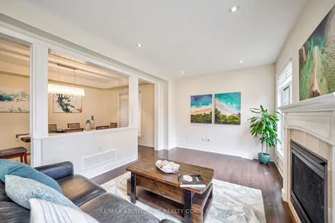 211 Sixteen Mile Dr, Oakville, ON L6M 0T8