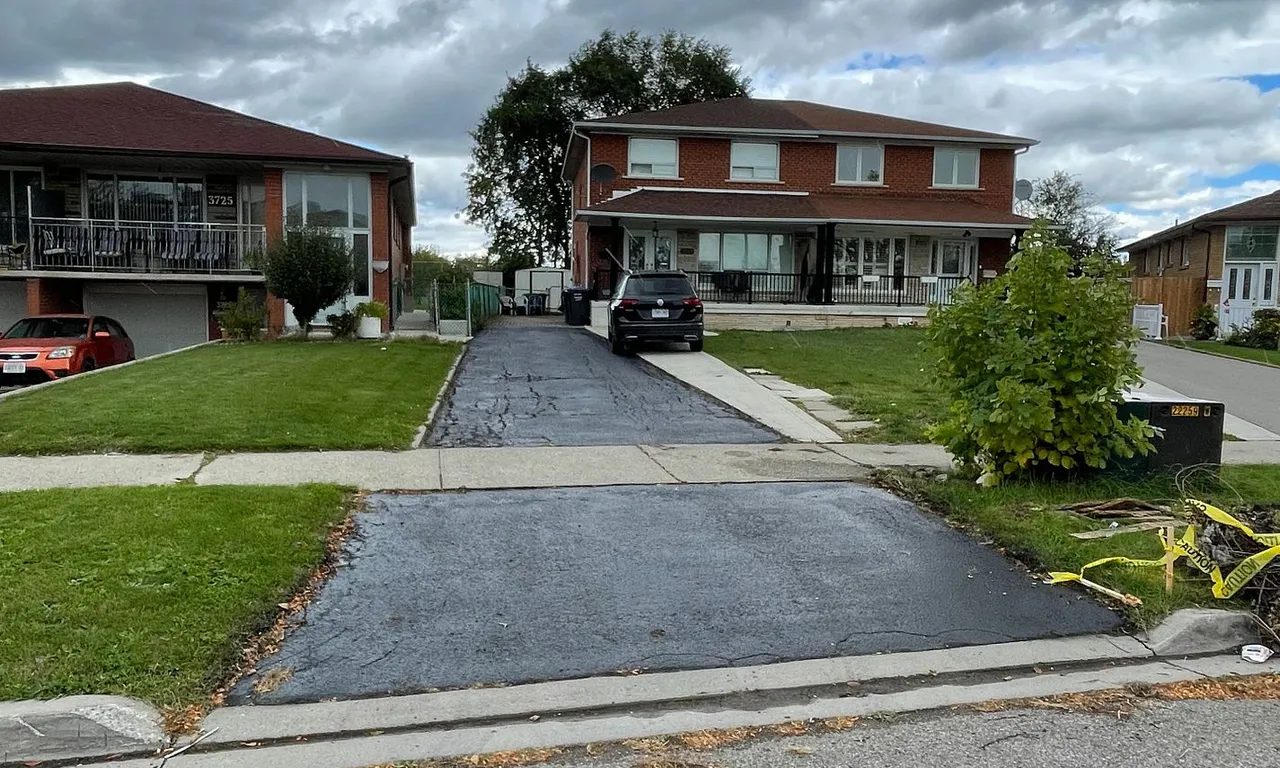 3729 Crabtree Cres, Mississauga, ON L4T 1S7