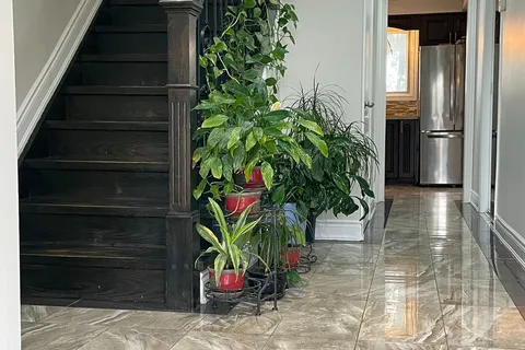 3729 Crabtree Cres, Mississauga, ON L4T 1S7