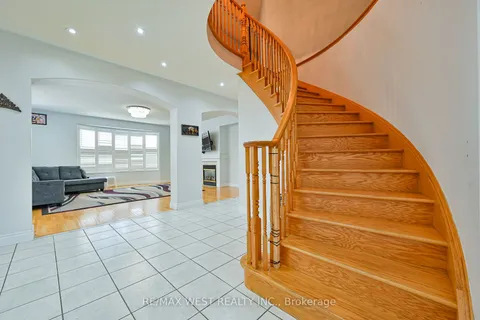 20 Crocker Dr, Brampton, ON L6P 1M7