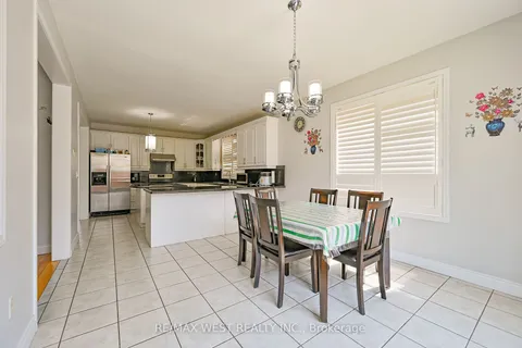 20 Crocker Dr, Brampton, ON L6P 1M7