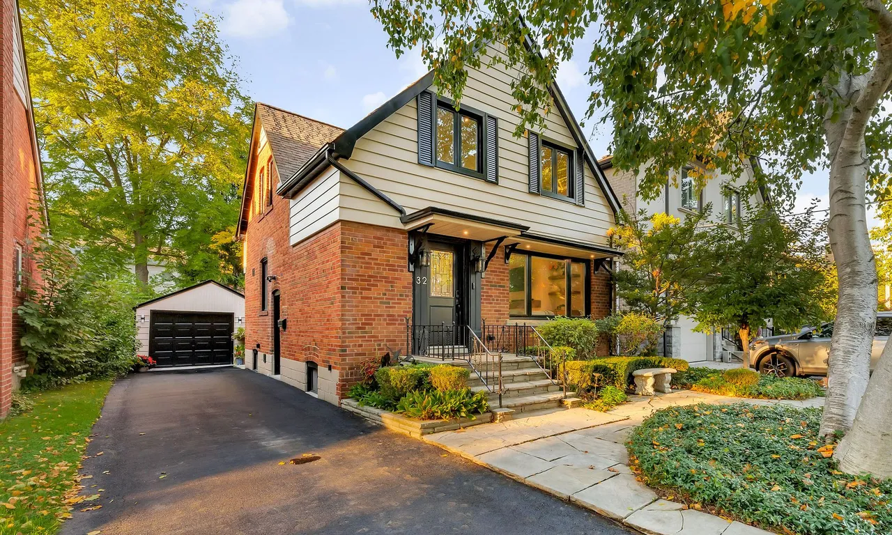 32 Edwalter Ave, Toronto, ON M8Y 1Z3