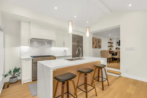 32 Edwalter Ave, Toronto, ON M8Y 1Z3