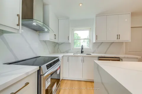 2055 Leighland Rd, Burlington, ON L7R 3S9