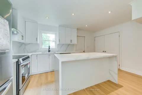 2055 Leighland Rd, Burlington, ON L7R 3S9
