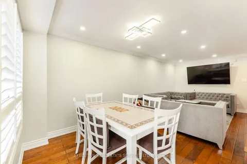 7516 Magistrate Terr, Mississauga, ON L5W 1L3