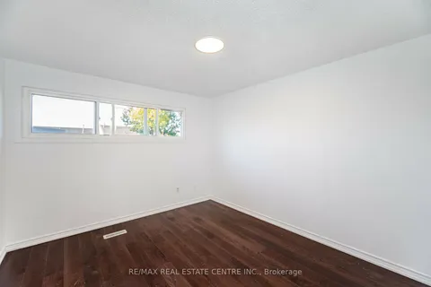 5 Wray Crt, Toronto, ON M9V 4K4